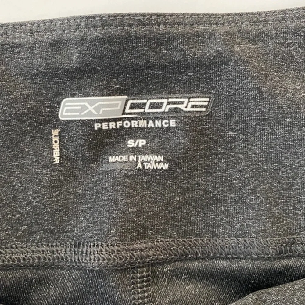 Express Core Performance capris - Picture 2 of 6